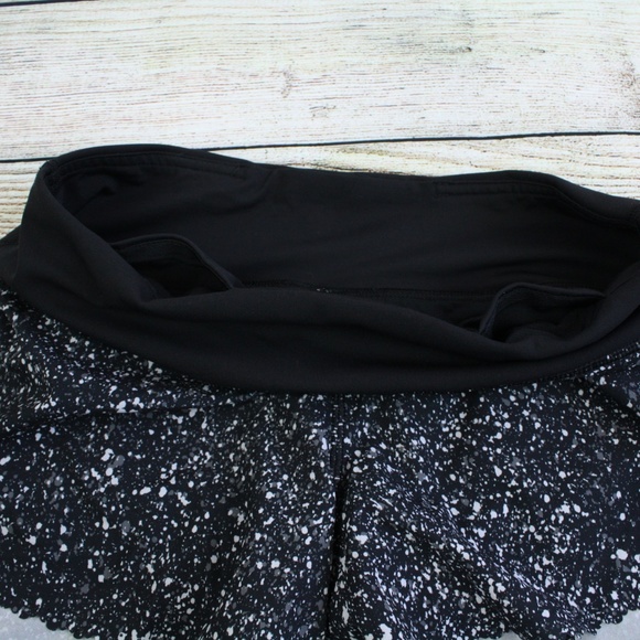 Lululemon Laser Cut Scalloped Hem Racer Short Sz 2 - Picture 4 of 4